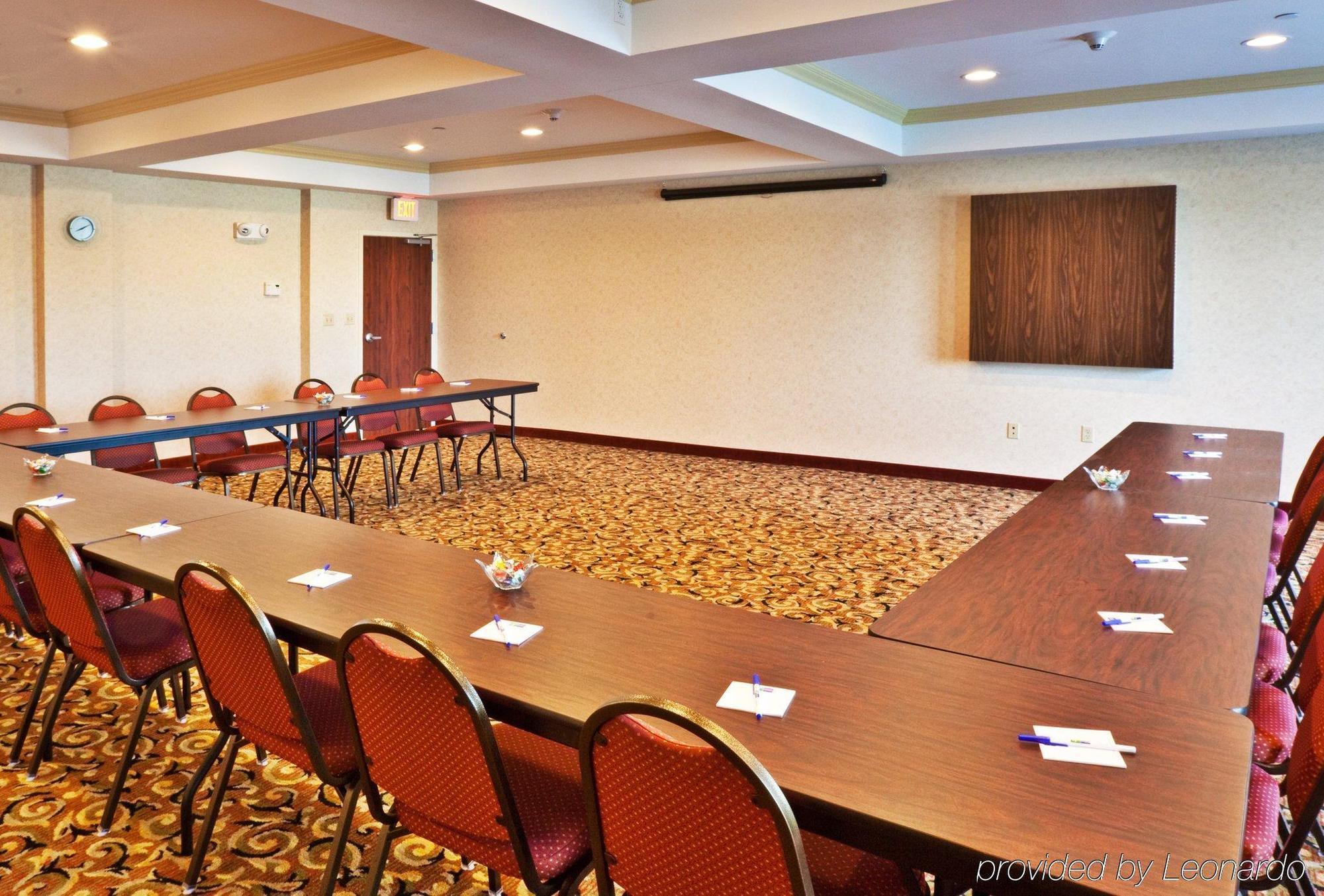 Holiday Inn Express Hotel & Suites Muskogee By Ihg Exterior photo