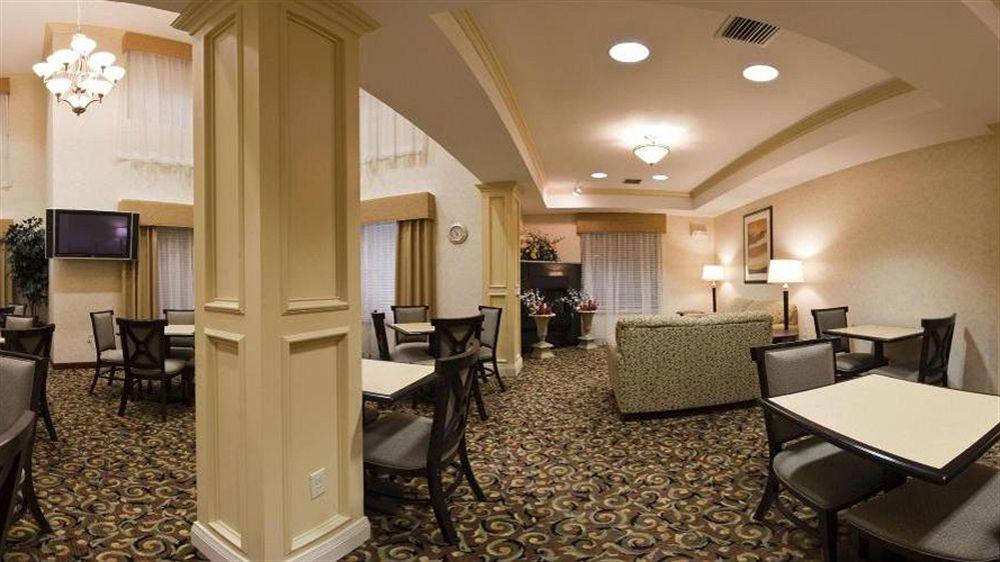 Holiday Inn Express Hotel & Suites Muskogee By Ihg Exterior photo