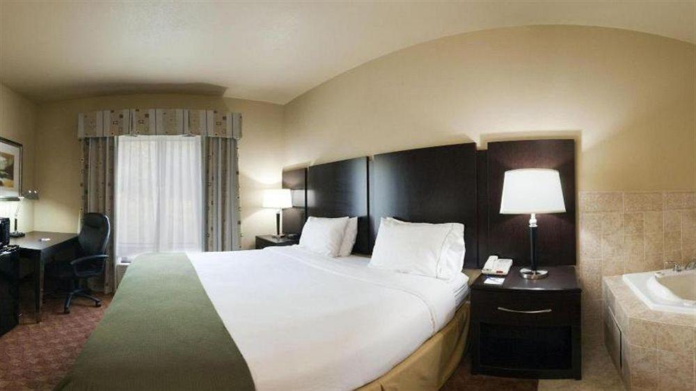 Holiday Inn Express Hotel & Suites Muskogee By Ihg Exterior photo