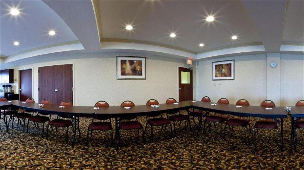 Holiday Inn Express Hotel & Suites Muskogee By Ihg Exterior photo
