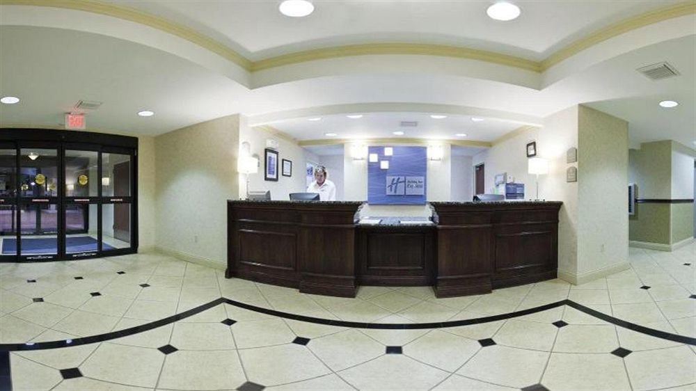 Holiday Inn Express Hotel & Suites Muskogee By Ihg Exterior photo